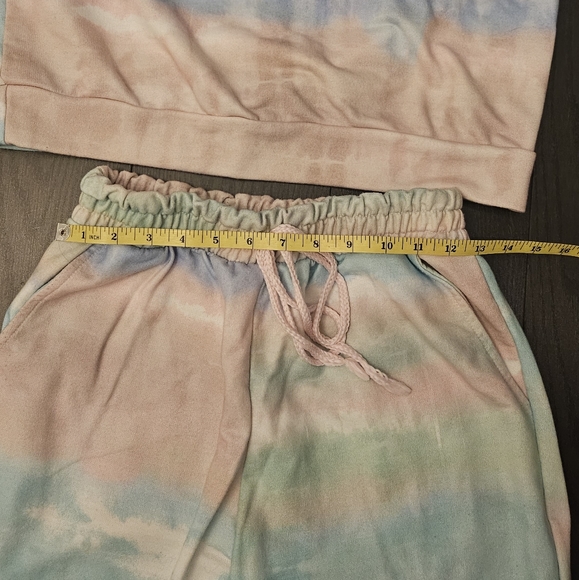 Stylish sweats - Picture 11 of 13